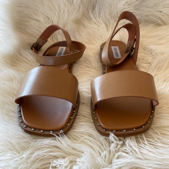 Steve Madden Deedy Flat Sandal in Tan - Picture 2 of 10